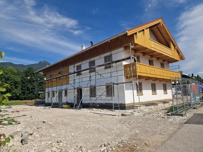 NEUBAU - Helle 3- Zimmer-Wohnung mit Garten und großem Hobbyraum auf 2 Etagen